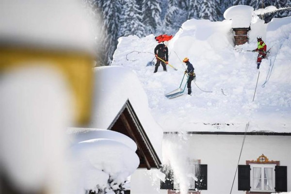 Fuertes nevadas obligan a cancelar unos 200 vuelos en Múnich y Fráncfort