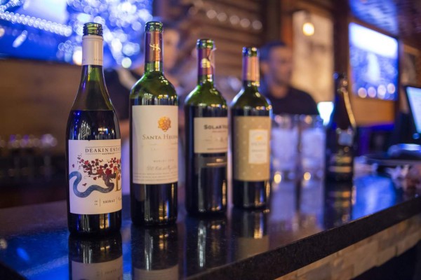 Cita entre vinos y bocadillos en el Wine Up