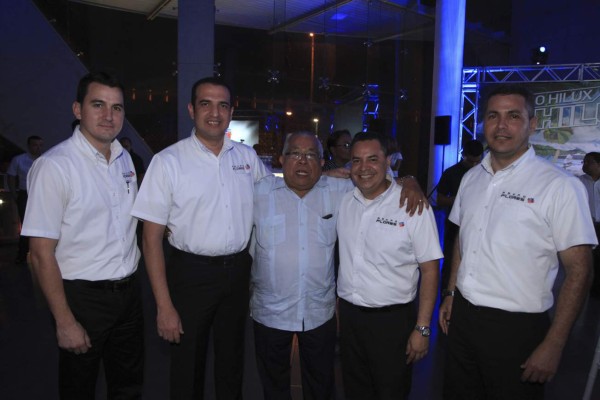 Toyota lanza el nuevo Hilux 2016