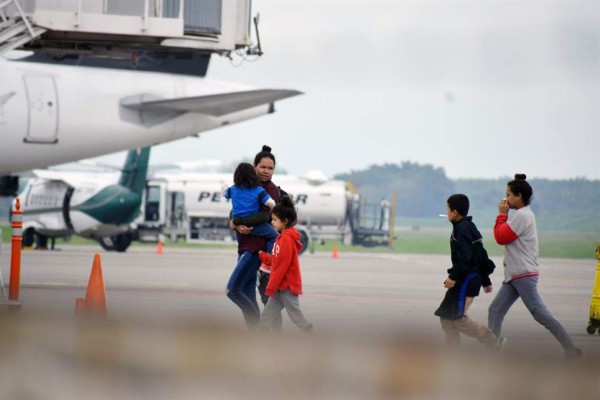 Unos 1,754 hondureños de la nueva caravana fueron deportados desde Guatemala y México