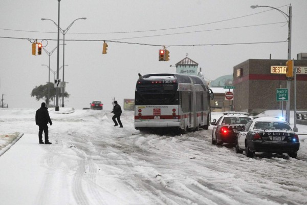 Tormenta invernal paraliza el sur de los Estados Unidos