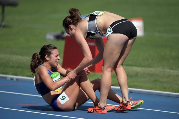 Dos corredoras protagonizan el momento más conmovedor de los Juegos Olímpicos