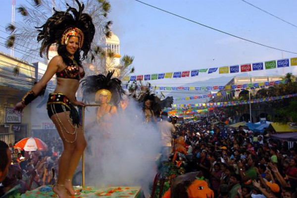 Derroche de alegría en carnaval de La Ceiba