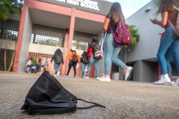 Huérfanos por la pandemia enfrentan desafío de volver a clases en México