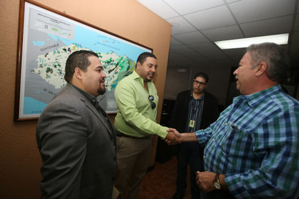 César Ham y dos allegados devuelven terrenos al INA