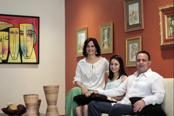 Calidonio y Karen, el matrimonio que le sonríe al cambio