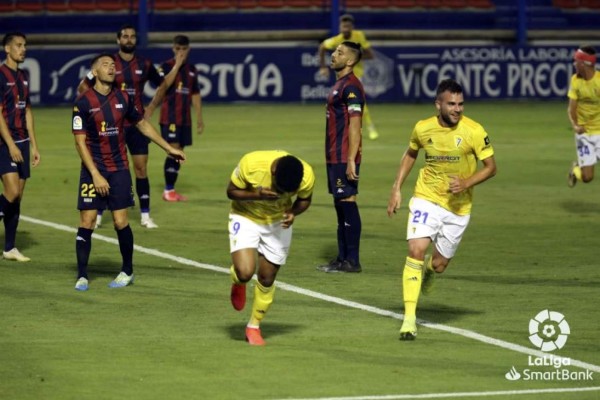 'Choco' Lozano marca su décimo gol de la temporada con el Cádiz