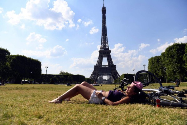 La Torre Eiffel reabre a turistas tras tres meses de cierre por la pandemia