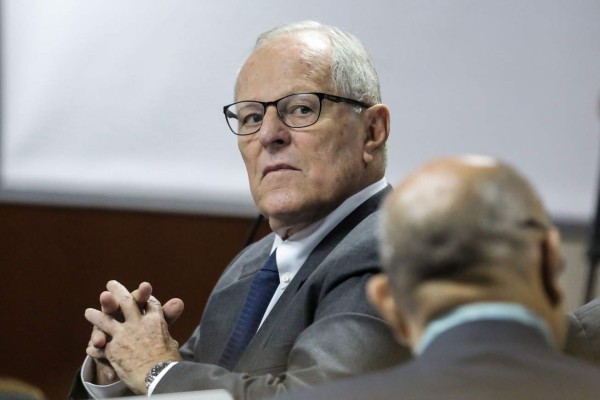 Internan a expresidente peruano Kuczynski por problemas cardíacos