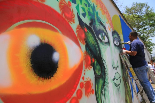 Con murales, bailes y canto deleitan en Festival del Sol en San Pedro Sula