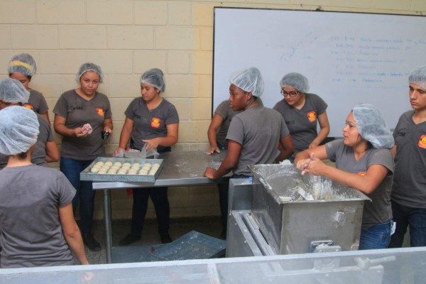 Microempresas estudiantiles son una alternativa al desempleo