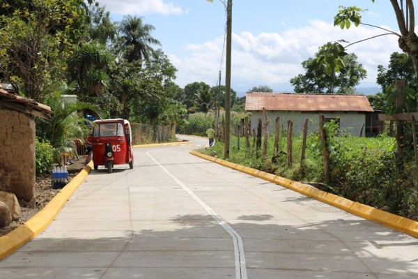 Invierten L4.3 millones en pavimentar barrio más grande del municipio La Labor