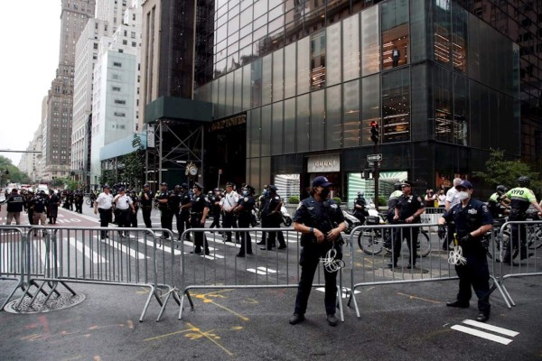 Jefe de Departamento de Policía de Nueva York es herido en nuevos disturbios