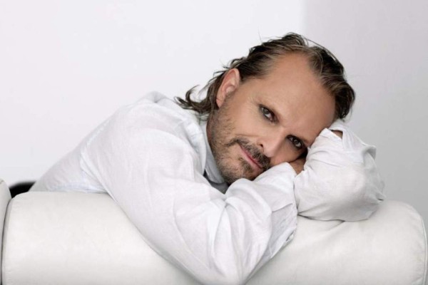 Miguel Bosé comparte por primera vez foto con sus cuatro hijos