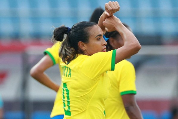 Brasileña Marta hace historia en el inicio de los Juegos Olímpicos