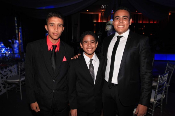 Reunión juvenil para festejar por la edad de los ensueños