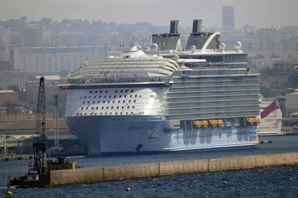 Un muerto y 4 heridos en accidente en el barco más grande del mundo