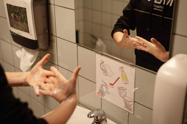A pupil washes their hands at the Korshoejskolen Public school in Randers, Denmark on April 15, 2020. - Denmark began reopening schools on April 15, 2020 for younger children after a month-long closure over the novel coronavirus, becoming the first country in Europe to do so. Nurseries, kindergartens and primary schools were reopening, according to an AFP correspondent, after they were closed on March 12, 2020 in an effort to curb the COVID-19 pandemic. (Photo by Bo Amstrup / Ritzau Scanpix / AFP) / Denmark OUT