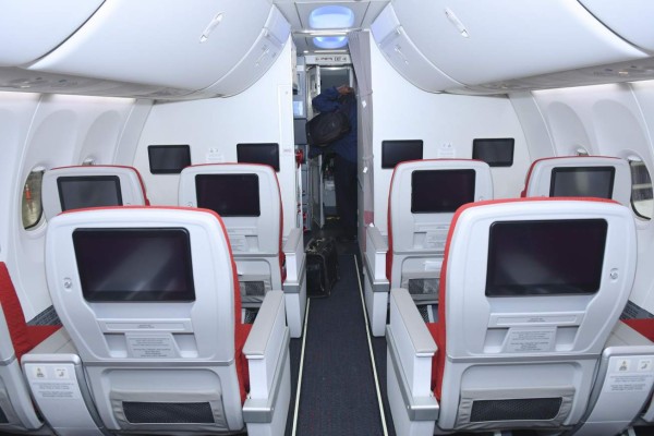 Interior de Ethiopian Airlines Boenig 737 Max 8 (ET-AVM), el mismo avión que se estrelló en Etiopía hoy 10 de marzo de 2019. AFP