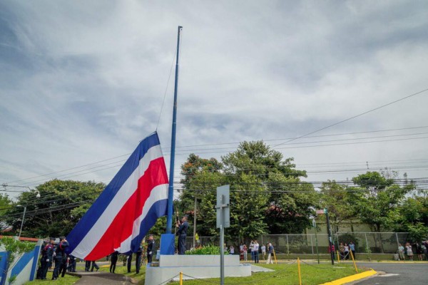 Costarricenses votan divididos por la religión y el matrimonio homosexual