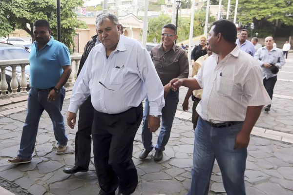 Transportistas exponen problemática al Presidente de Honduras