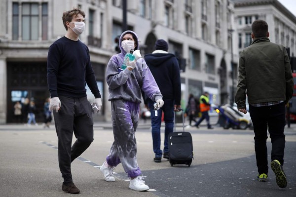 Londres refuerza lucha contra coronavirus tras escalofriante advertencia