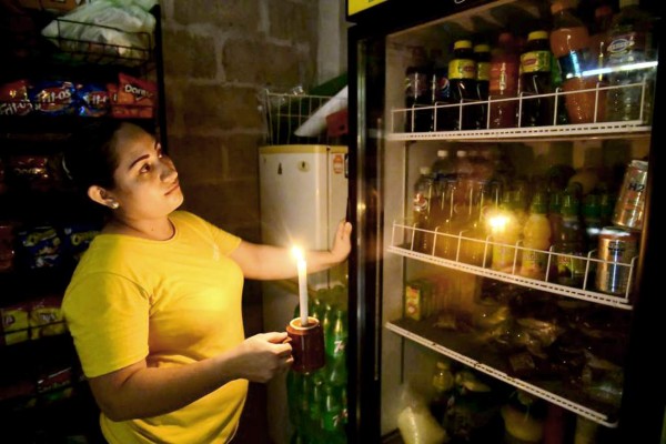 Sampedranos se quejan por constantes cortes de energía