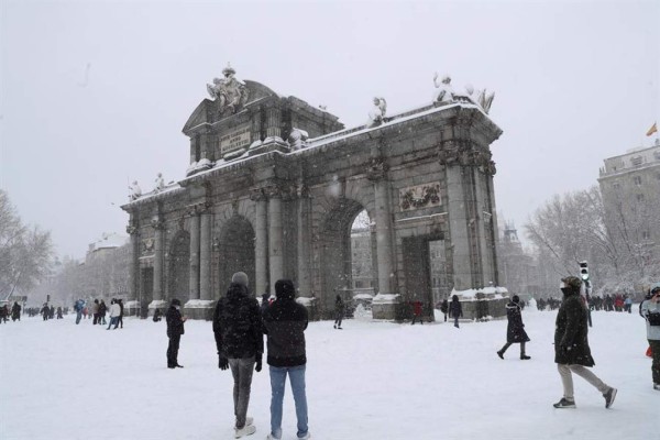 Al menos tres muertos por tormenta de nieve en España