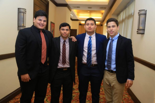 Promoción 2016 de la escuela Serán se reúnen