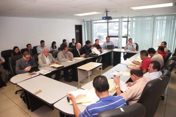 Suspenden reunión y hasta el martes definirán salario mínimo