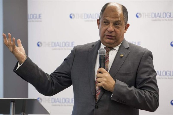 Imagen del presidente de Costa Rica mejora considerablemente, según una encuesta