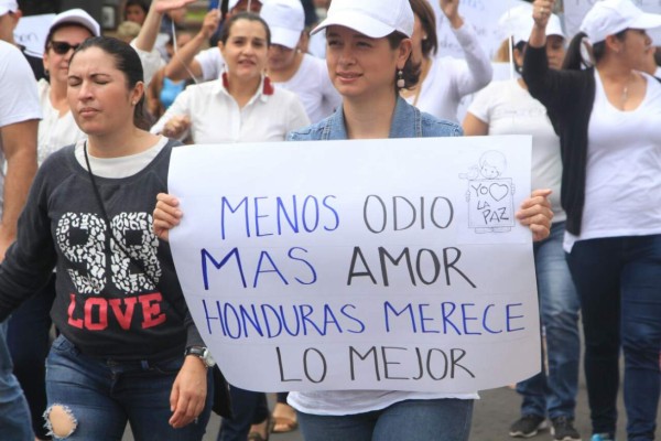 Nacionalistas salen a las calles a pedir por la paz y demostrar su apoyo a JOH