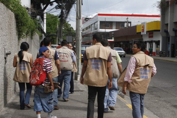 La SDE sanciona 30 negocios al mes por no dar garantía