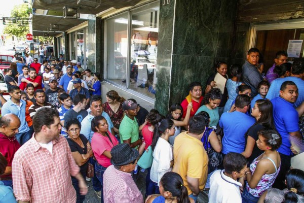 Oficina de Migración atenderá dos horas más para agilizar atención