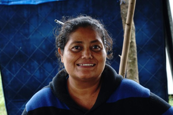 Con el agua a la cintura, limeños tratan de rescatar sus pertenencias