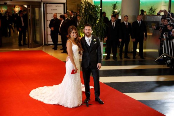 Messi dona bebidas y 'snacks' que sobraron de su boda