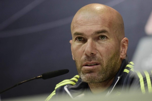Zidane confirma la ausencia de Varane y presencia de un 'dolorido' Kroos