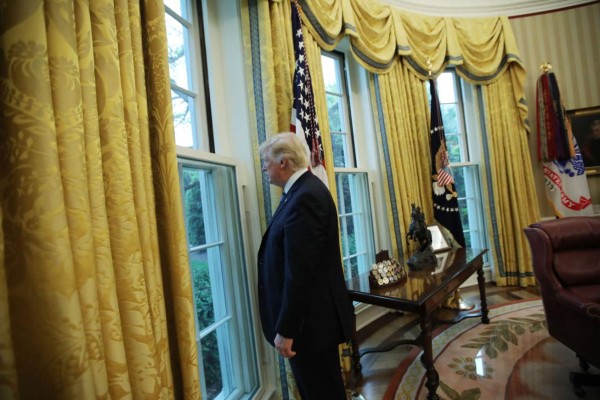Donald Trump se queda solo en la Casa Blanca
