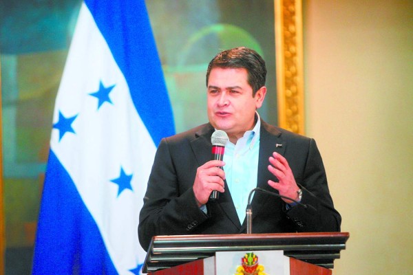 Presidente de Honduras viajará a Ciudad de Panamá