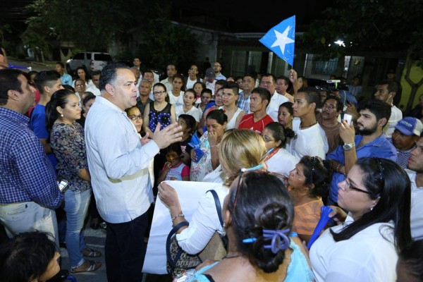 Calidonio visita casa por casa en el barrio Cabañas tras cierre del penal