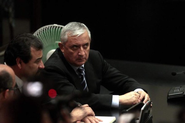 Juez vincula a Otto Pérez con red de corrupción