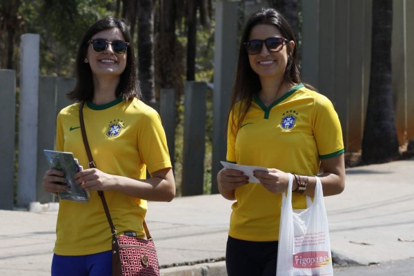 Las bellezas que adornaron el Honduras contra Nigeria.