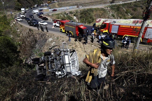 Largas filas de vehículos se armaron ayer tras el violento hecho registrado en la capital.