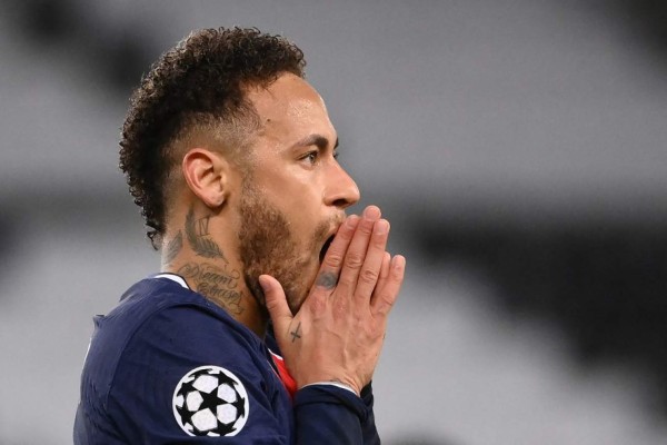 Los dos disparos de Neymar que dieron en el poste en el PSG - Bayern Múnich