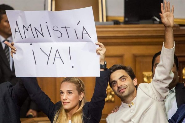 Consejo electoral pide proclamar a todos los diputados