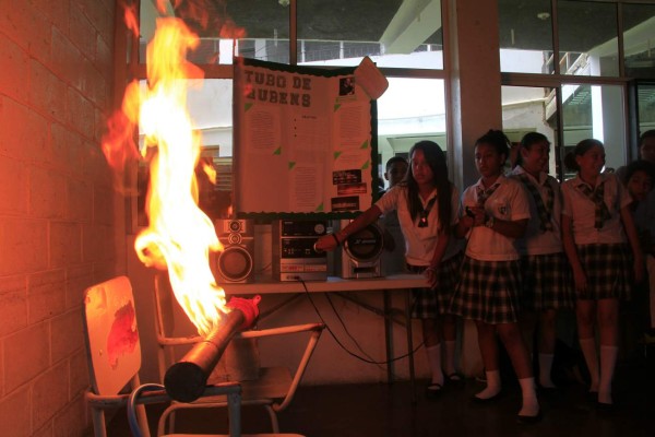 Instituto Don Bosco celebra Feria de la ciencia