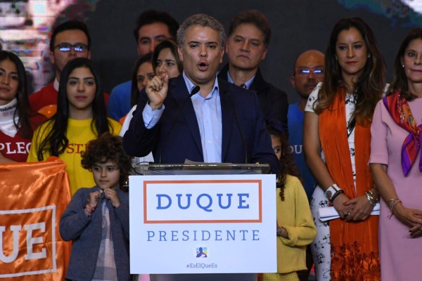 Duque y Petro disputarán una polarizada segunda vuelta en Colombia
