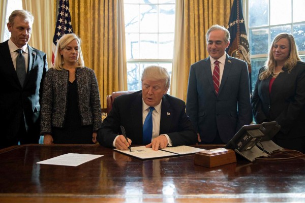 Trump anuncia un proyecto de ley que reemplazará al DACA