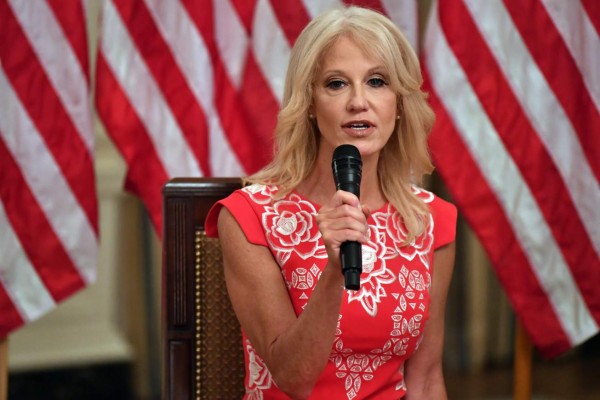 Renuncia Kellyanne Conway, la asesora más polémica de Trump