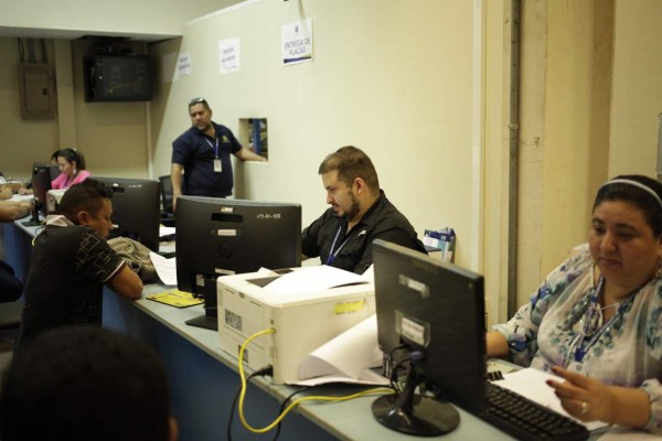 Unos 9,000 dueños de vehículos cayeron en mora con el IP